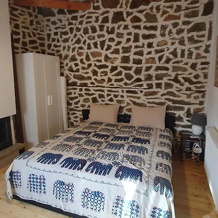 Lara's House